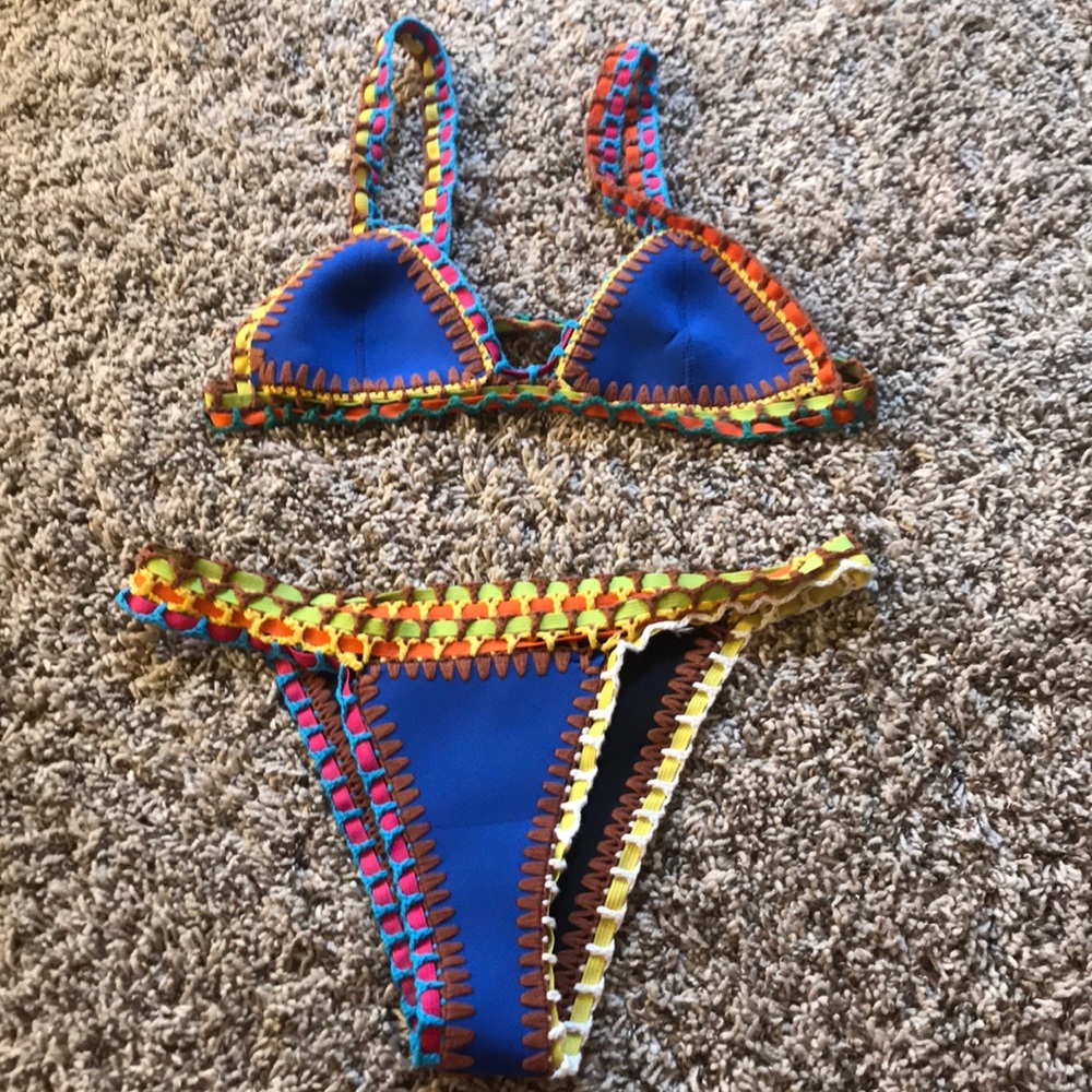 bikini!